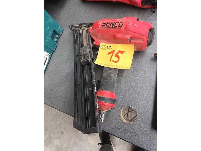 Lot 15 - pneumatische afwerkspijkermachine - afbeelding 1 van  3