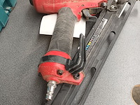 Lot 15 - pneumatische afwerkspijkermachine - afbeelding 3 van  3