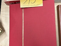 Lot 15 - postzegelverzameling met vergrootglas