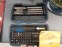 Lot 15 - set met bits en schroevendraaier