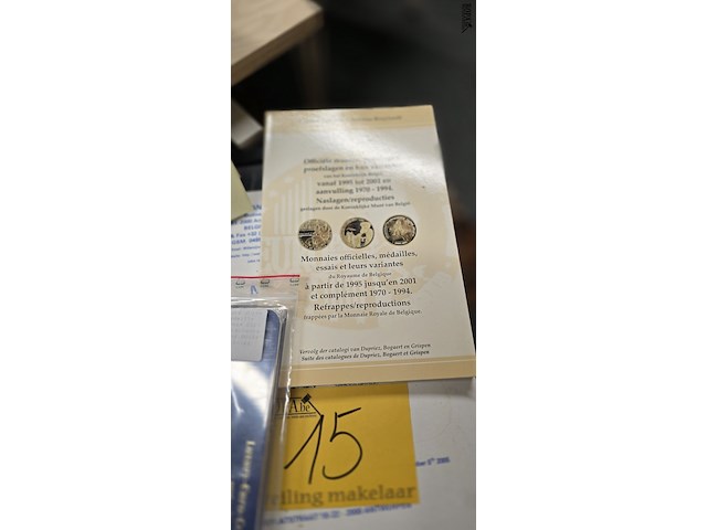 Lot 15 - silver proof sets en gedenkpenning en boeken - afbeelding 4 van  4