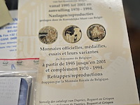 Lot 15 - silver proof sets en gedenkpenning en boeken - afbeelding 4 van  4