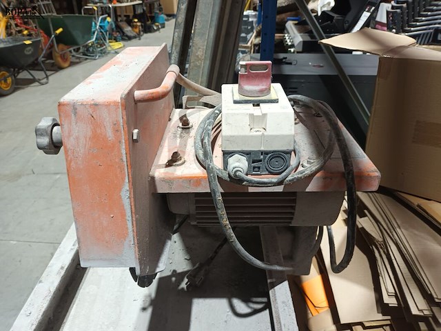 Lot 15 - steenzaagmachine - afbeelding 3 van  5