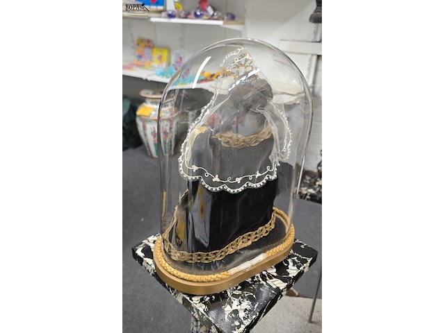 Lot 15 - stolp met pop - afbeelding 2 van  3