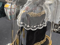 Lot 15 - stolp met pop - afbeelding 2 van  3