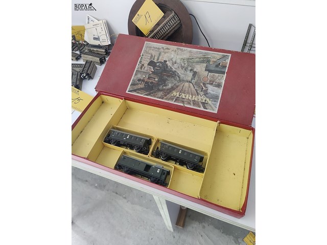 Lot 15 - vintage märklin model treinset - afbeelding 3 van  5