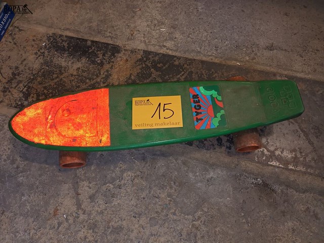 Lot 15 - vintage skateboard - afbeelding 1 van  4