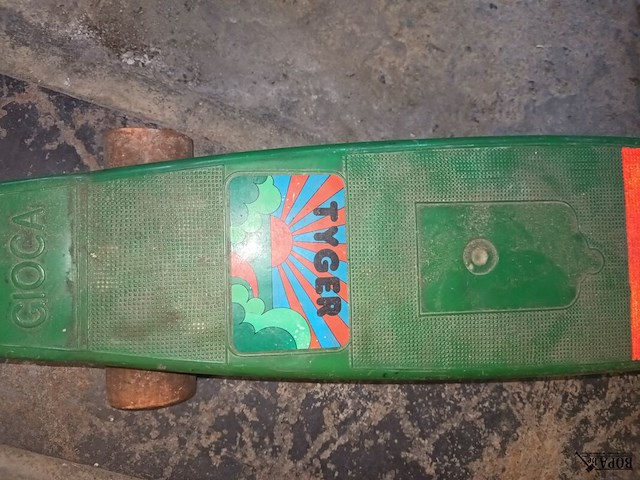 Lot 15 - vintage skateboard - afbeelding 3 van  4