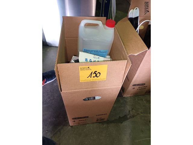 Lot 150 - handontsmetting - afbeelding 1 van  4