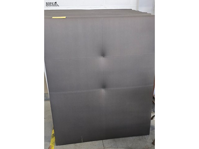 Lot 150 - hoofdborden boxspring muurbevestiging , 2 stuks - afbeelding 1 van  2