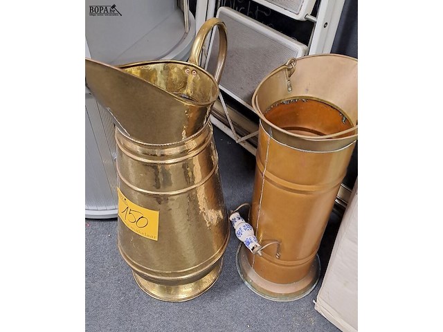 Lot 150 - koperen koolkitten 2 stuks - afbeelding 1 van  3