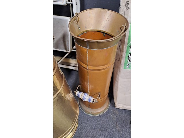 Lot 150 - koperen koolkitten 2 stuks - afbeelding 2 van  3