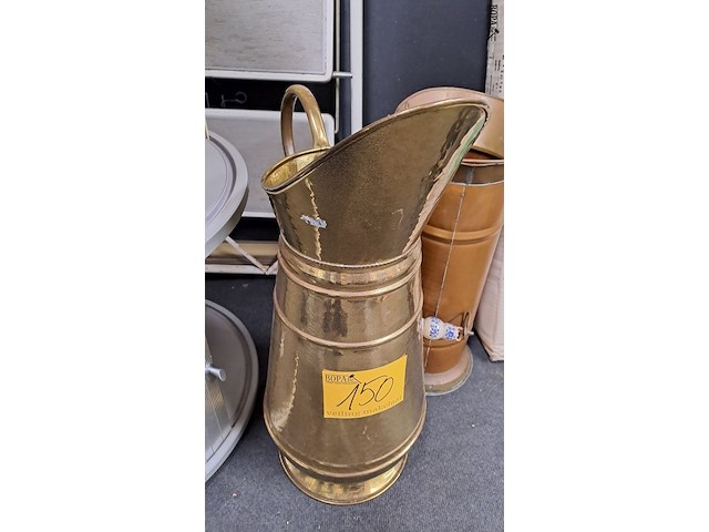 Lot 150 - koperen koolkitten 2 stuks - afbeelding 3 van  3