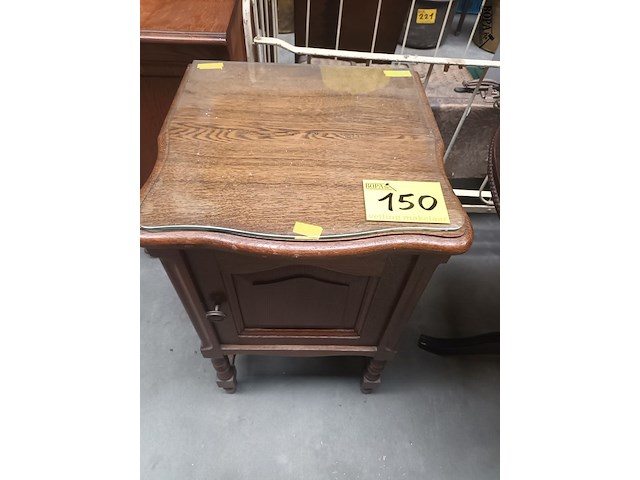 Lot 150 - nachtkastje - afbeelding 4 van  4