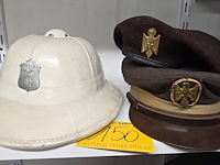Lot 150 - spanje 1 kepie + 1 helm + 1 barette - afbeelding 1 van  5