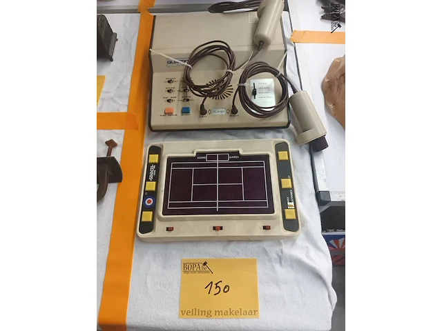 Lot 150 - vintage spelconsole - afbeelding 1 van  6