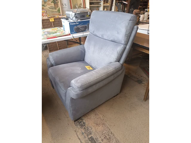 Lot 150 - zetel 1-zit - afbeelding 1 van  4