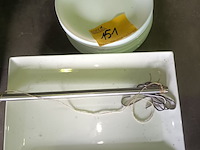 Lot 151 - borden - afbeelding 1 van  3