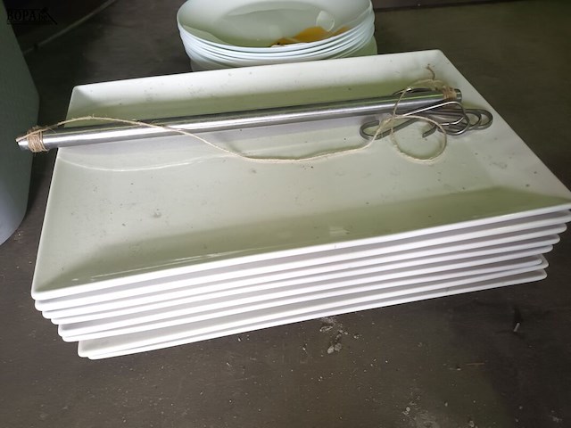 Lot 151 - borden - afbeelding 2 van  3