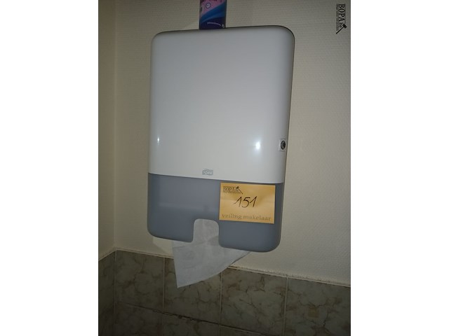 Lot 151 - dispensers. 3 stuks - afbeelding 1 van  3