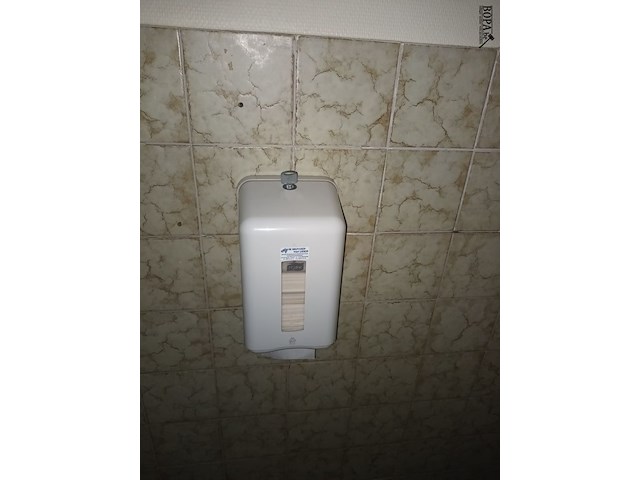 Lot 151 - dispensers. 3 stuks - afbeelding 2 van  3