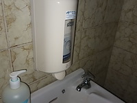 Lot 151 - dispensers. 3 stuks - afbeelding 3 van  3