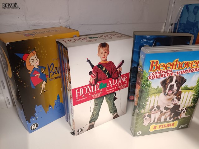 Lot 151 - dvd boxen avonturenfilms. 7 stuks - afbeelding 3 van  4