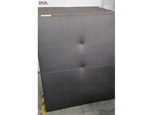 Lot 151 - hoofdborden boxspring muurbevestiging, 2 stuks - afbeelding 1 van  2