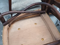 Lot 151 - houten eetkamerstoel. 2 stuks - afbeelding 3 van  3