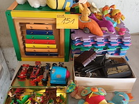 Lot 151 - partij speelgoed - afbeelding 1 van  4