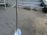 Lot 151 - retro handdoekendrager inox - afbeelding 2 van  2