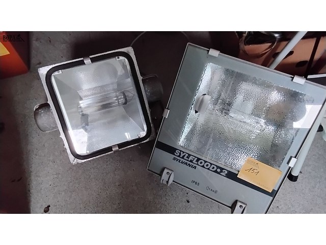 Lot 151 - schijnwerper 2 stuks voor terreinverlichting - afbeelding 1 van  1