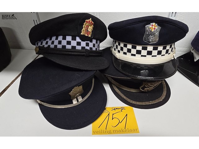 Lot 151 - spanje 4 kepies - afbeelding 1 van  4