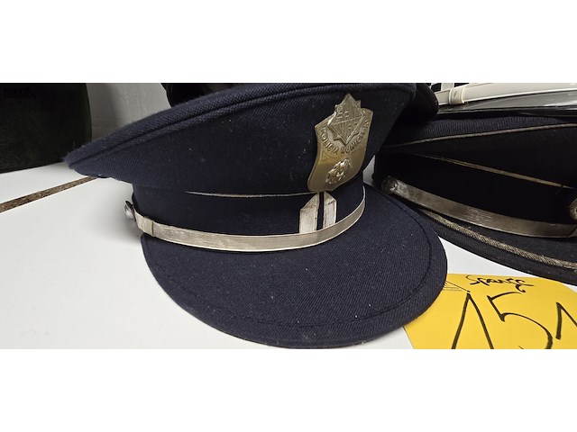 Lot 151 - spanje 4 kepies - afbeelding 2 van  4