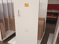 Lot 151 - transportkar met inhoud