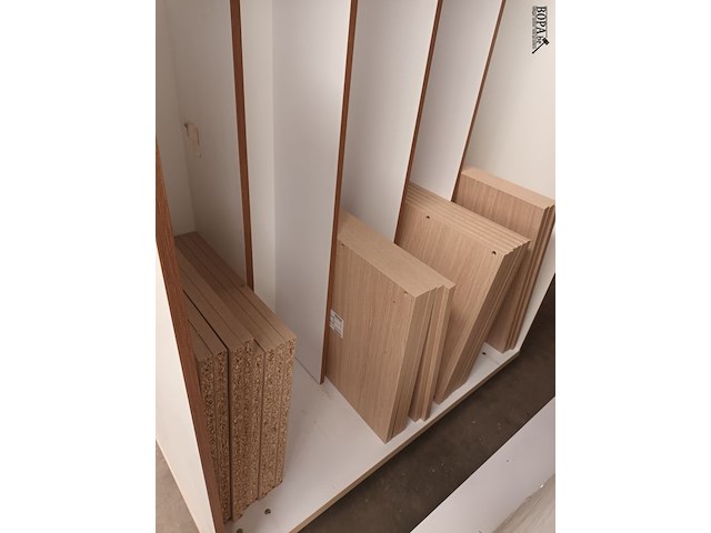 Lot 151 - transportkar met inhoud - afbeelding 2 van  3