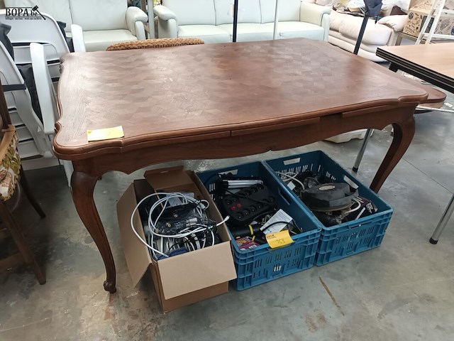 Lot 152 - antieke uitschuifbare eettafel - afbeelding 1 van  4