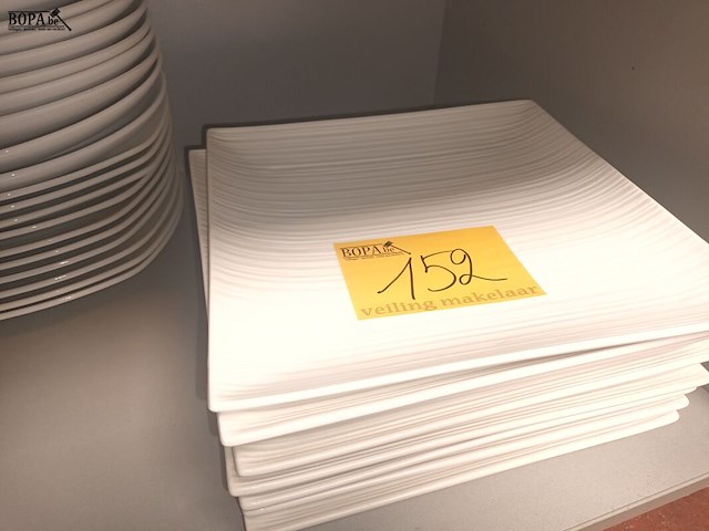 Lot 152 - borden. 43 stuks - afbeelding 4 van  4