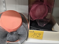 Lot 152 - dames hoeden 4 stuks - afbeelding 1 van  5