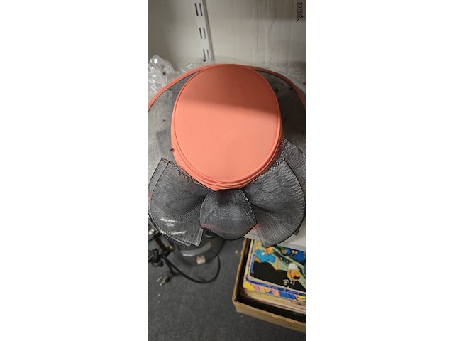 Lot 152 - dames hoeden 4 stuks - afbeelding 2 van  5