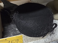 Lot 152 - dames hoeden 4 stuks - afbeelding 4 van  5