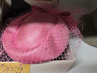 Lot 152 - dames hoeden 4 stuks - afbeelding 5 van  5