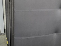 Lot 152 - hoofdborden boxspring muurbevestiging, 2 stuks - afbeelding 2 van  2