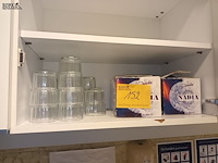 Lot 152 - huisraad. inhoud keukenkasten - afbeelding 1 van  6