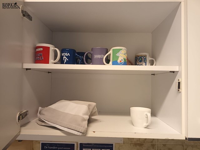 Lot 152 - huisraad. inhoud keukenkasten - afbeelding 2 van  6