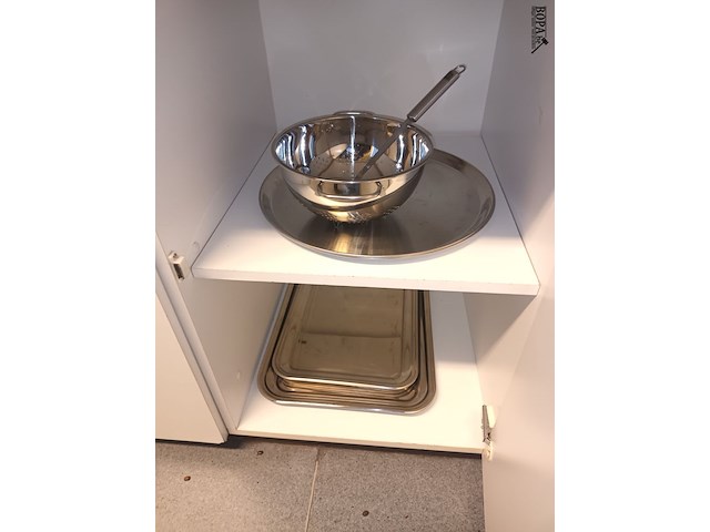 Lot 152 - huisraad. inhoud keukenkasten - afbeelding 5 van  6