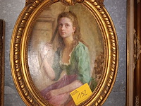Lot 152 - ovalen schilderij jonge dame - afbeelding 1 van  4