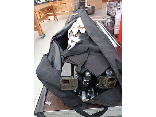 Lot 152 - partytent in draagtas - afbeelding 2 van  3