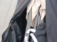 Lot 152 - partytent in draagtas - afbeelding 3 van  3