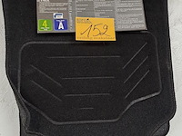 Lot 152 - set universele auto tapijten nieuw, 4 delig - afbeelding 1 van  2